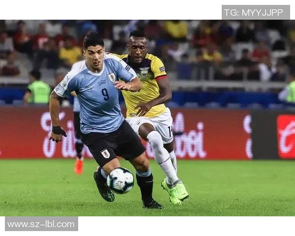 乌拉圭足球明星展现强健肌肉与运动魅力的完美结合